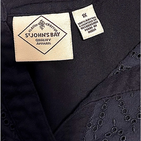 EUC~St. John’s Bay Navy Blue Blouse - Picture 6 of 6